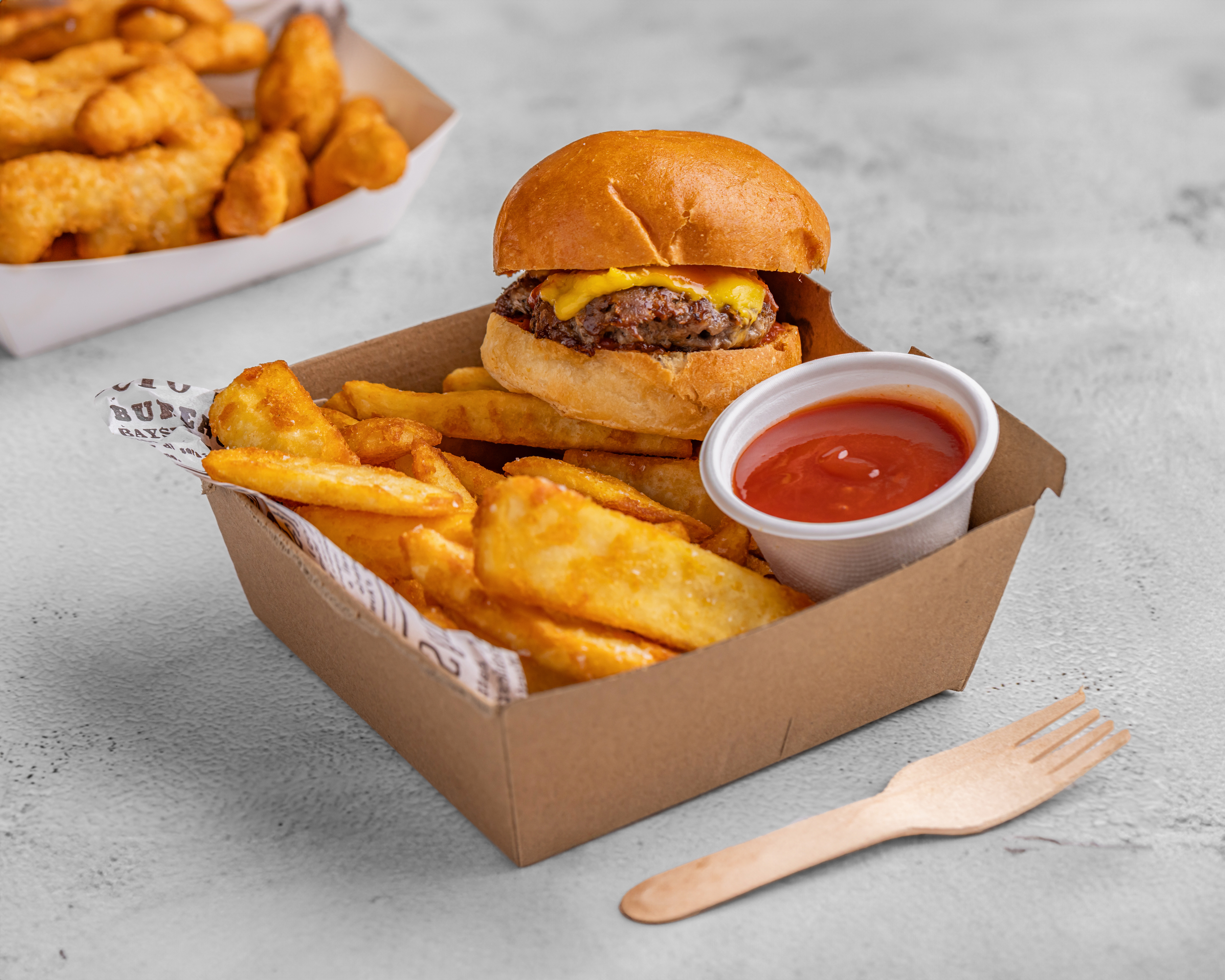 Mini Cheese Burger & Chips